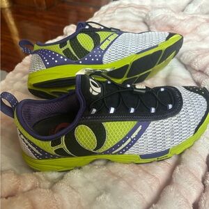Pearl Izumi women’s Lime/White and purple Trail Running Shoes size 10.5 EUC
